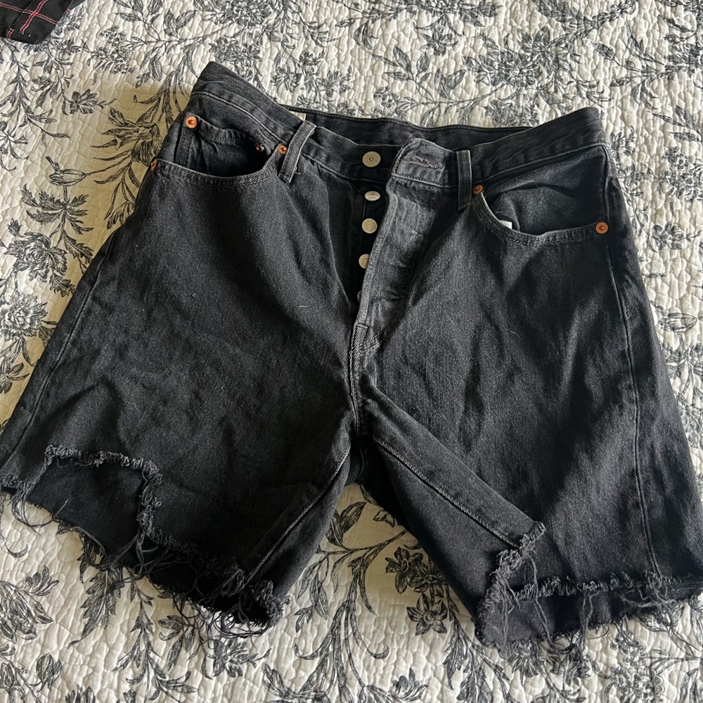 Women’s Levi 501 mid thigh short